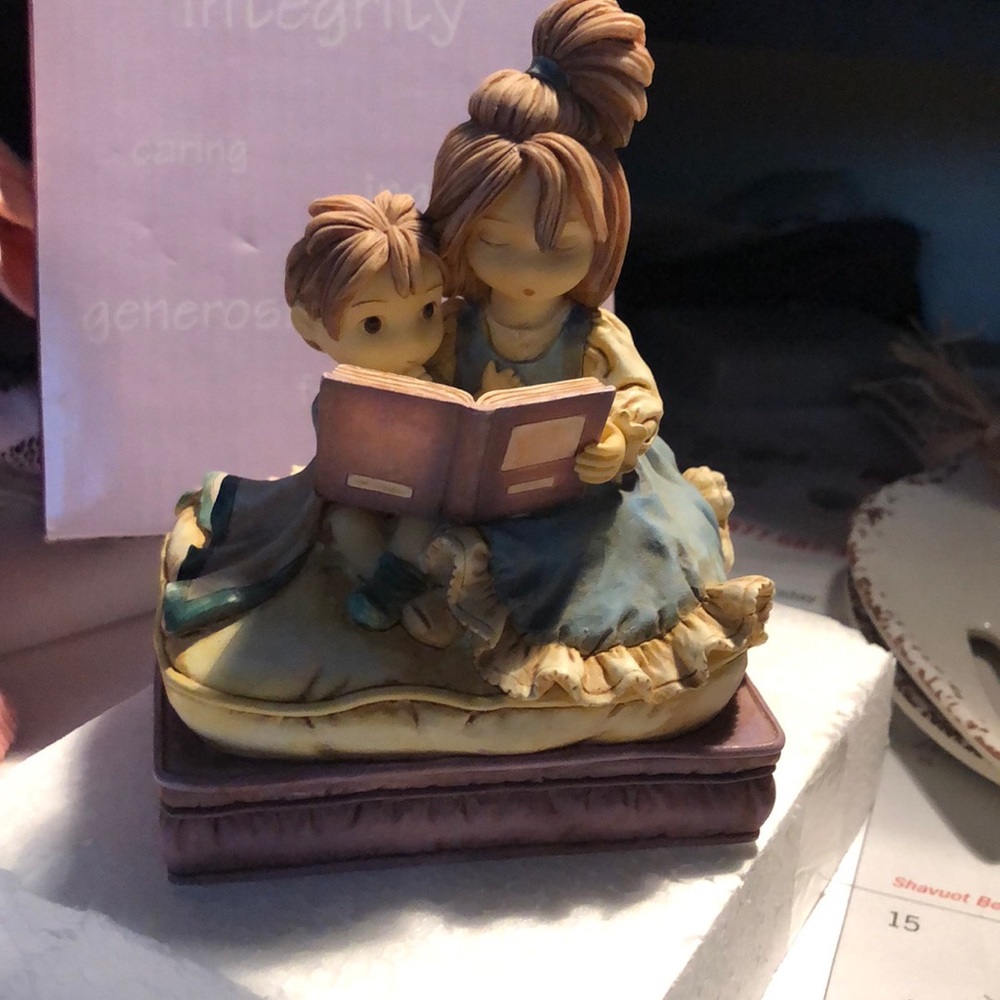 Life Lessons Story time Snuggles Figurine